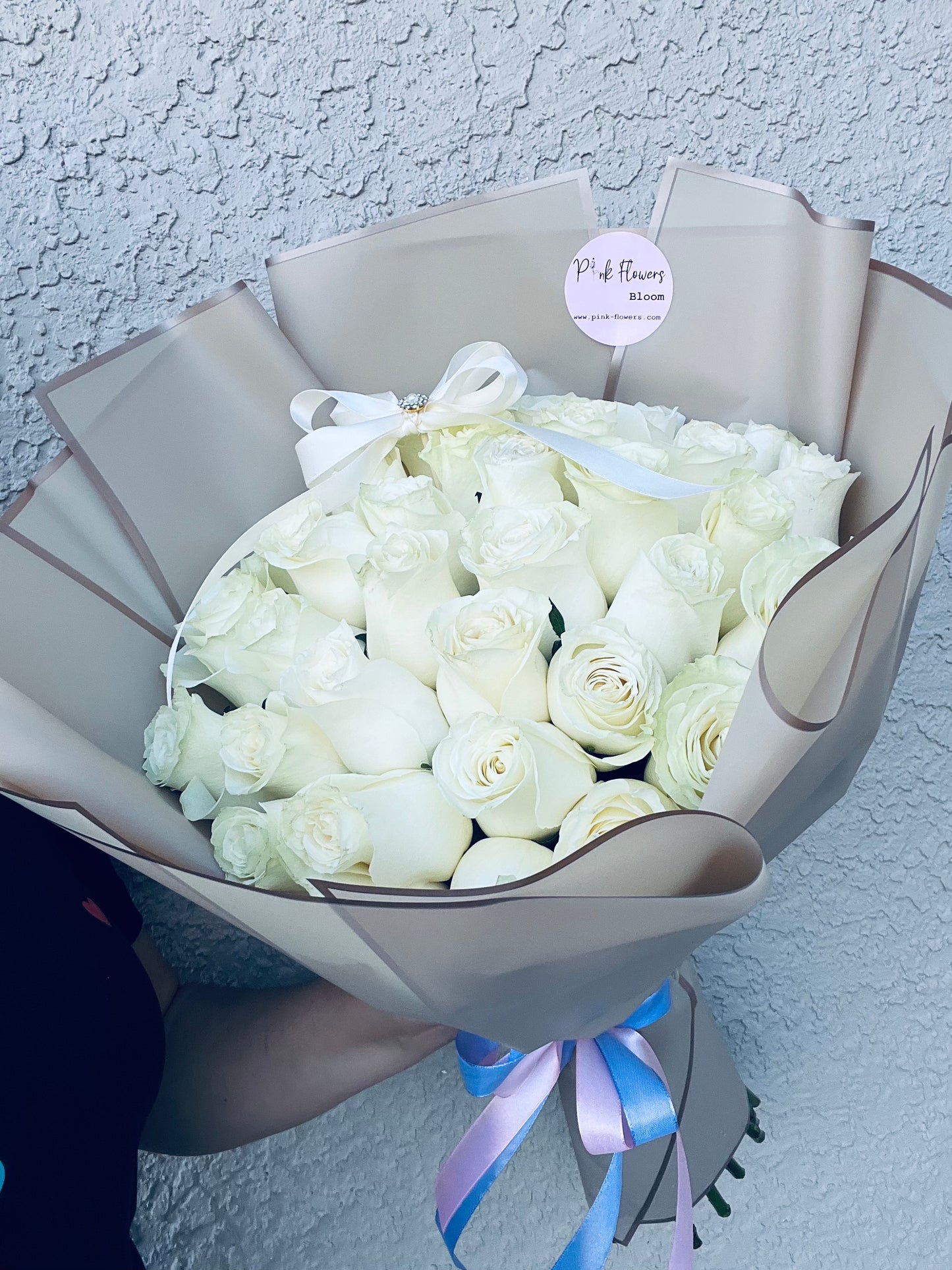 25 White Premium Roses Bouquet