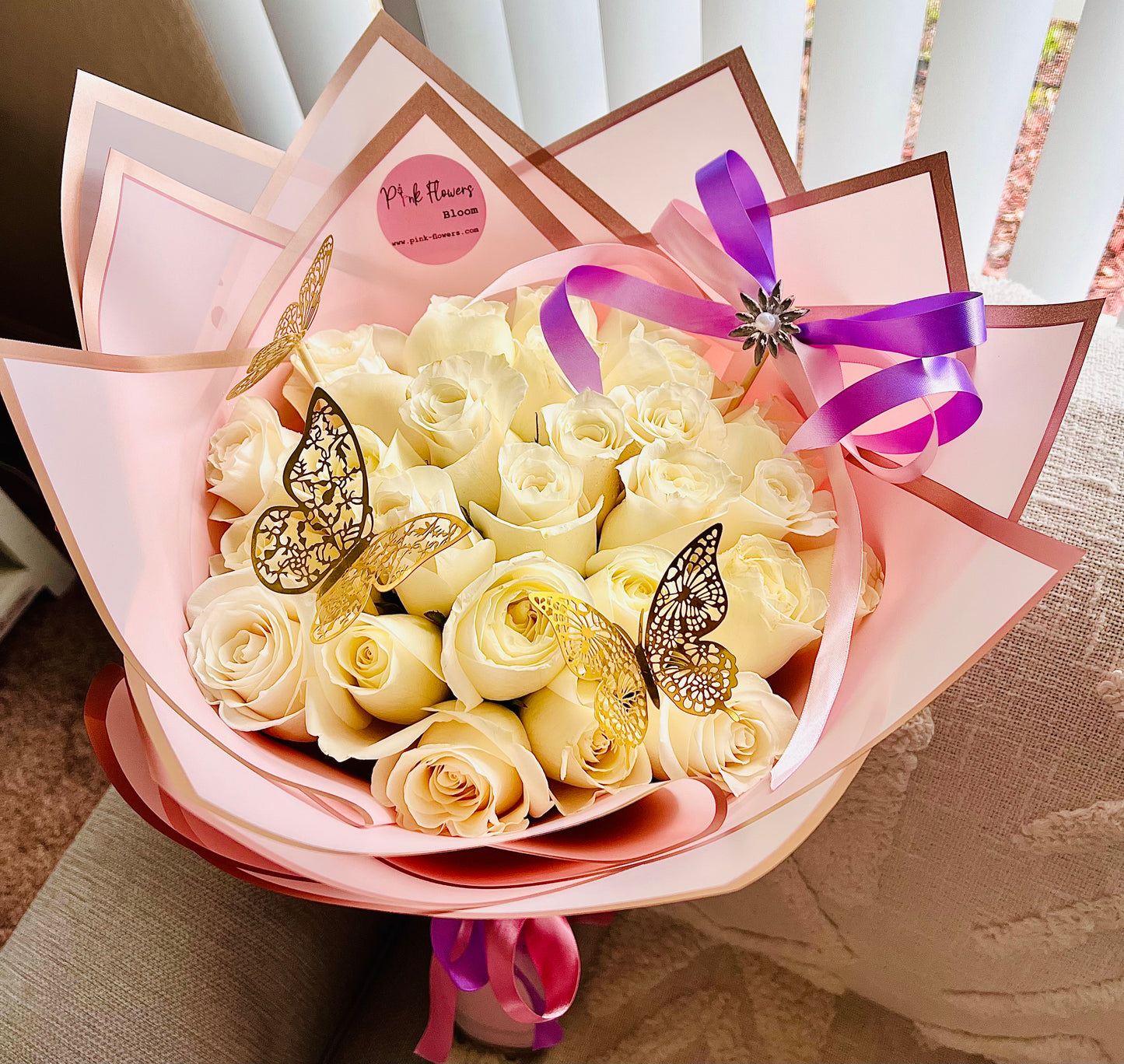 25 White Premium Roses Bouquet