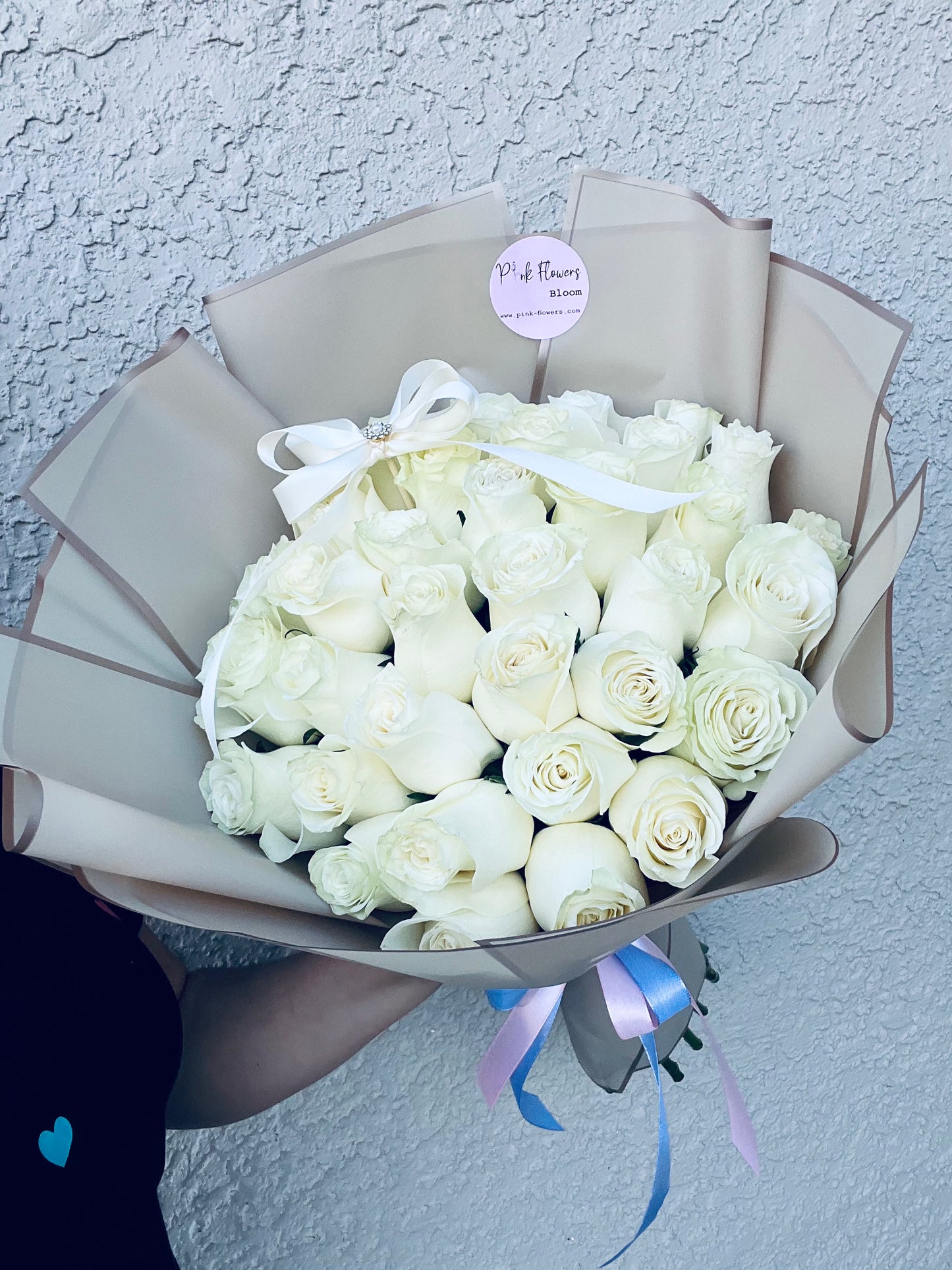 25 White Premium Roses Bouquet