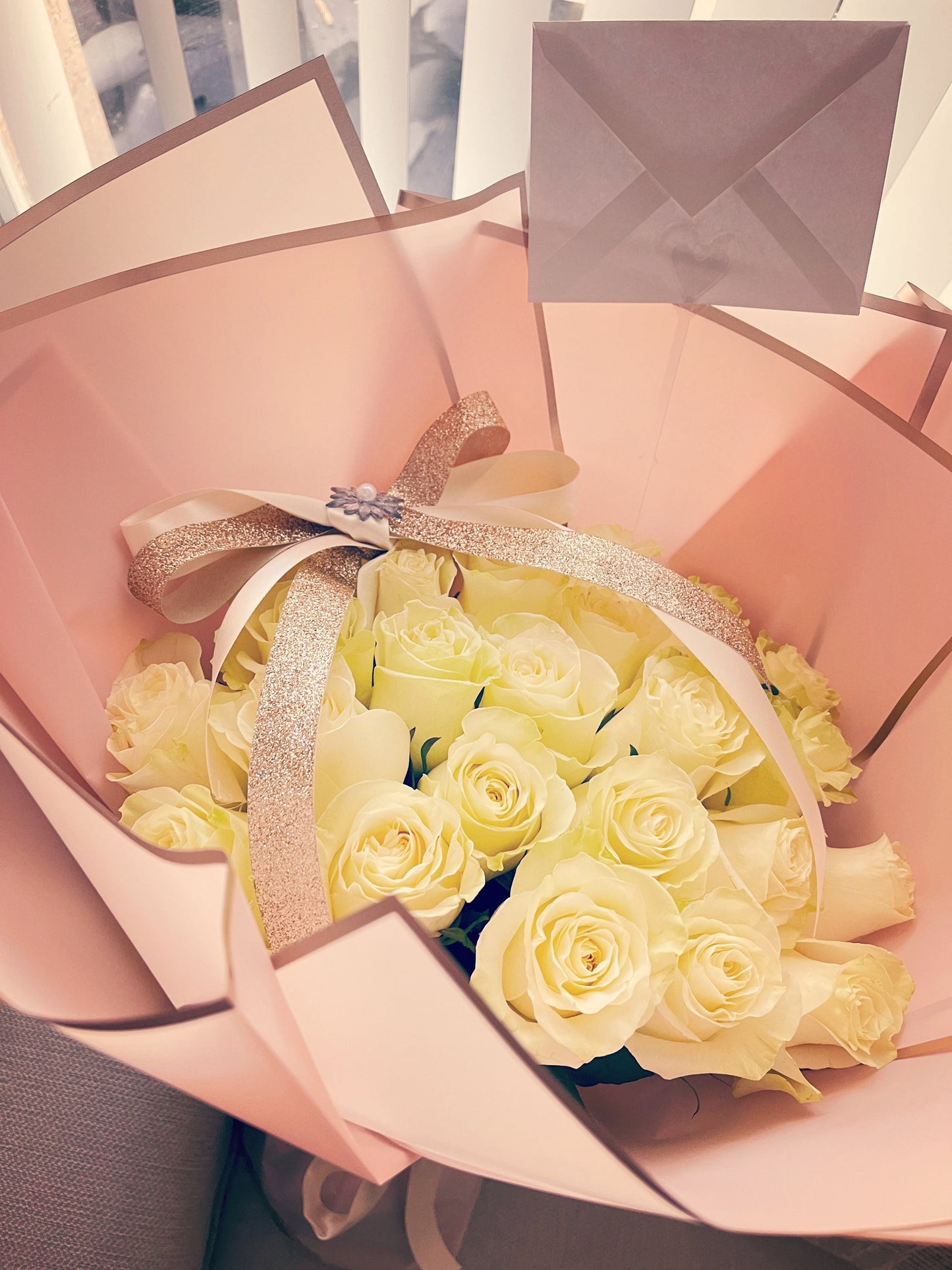 25 White Premium Roses Bouquet