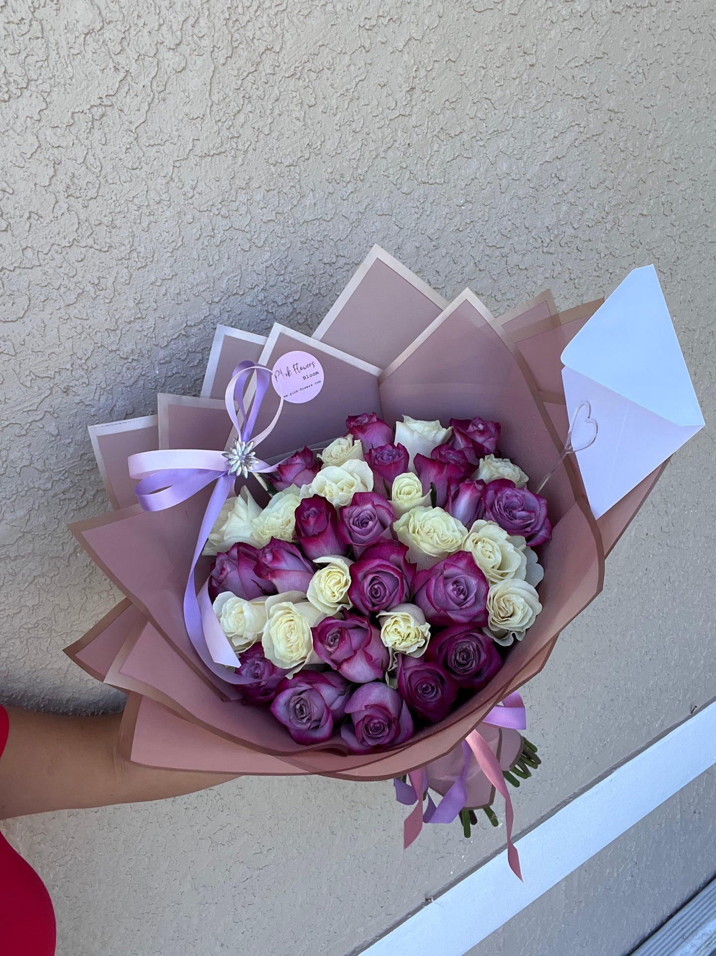 25 White and Purple Premium Roses Bouquet