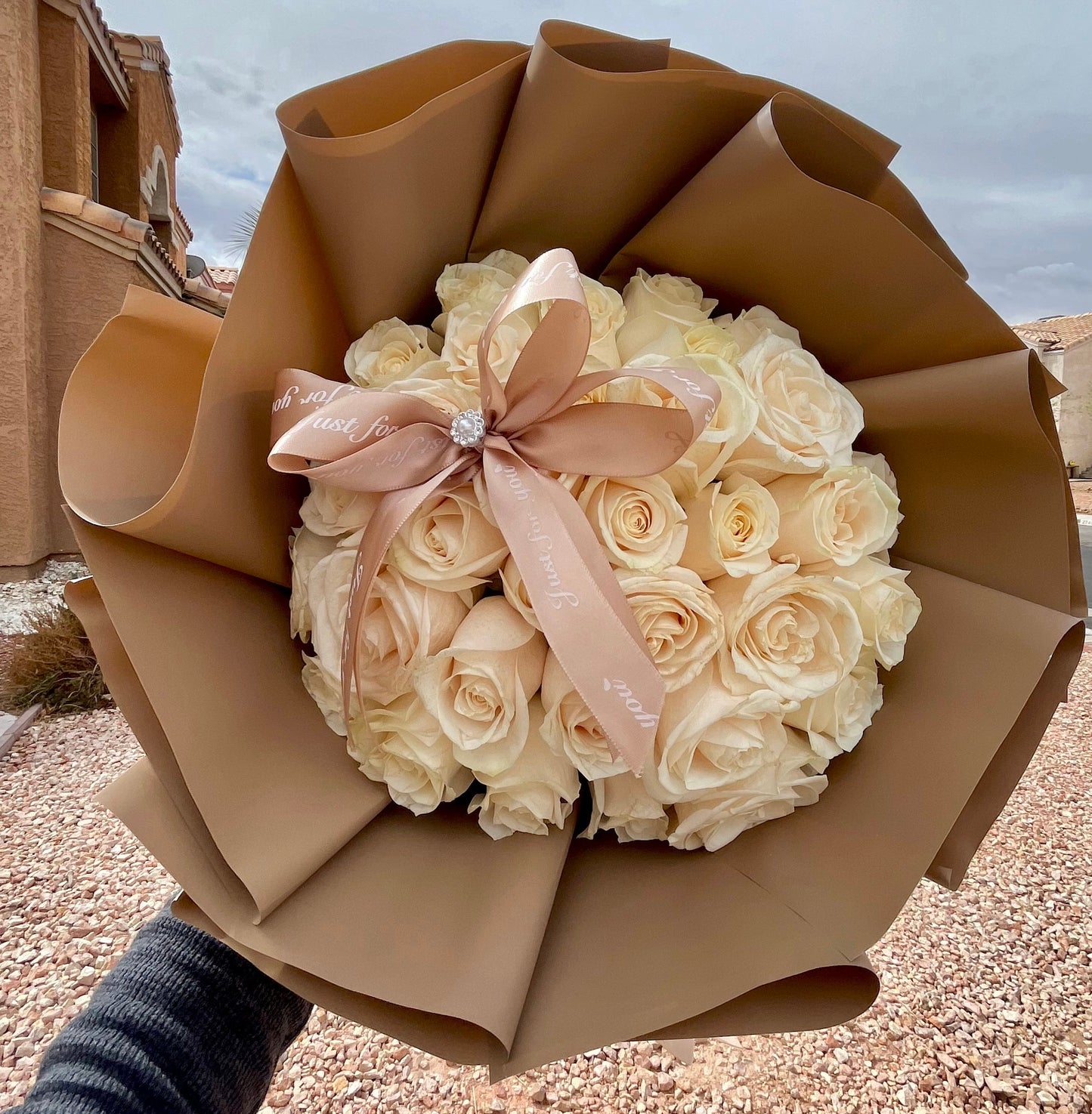 25 White Premium Roses Bouquet